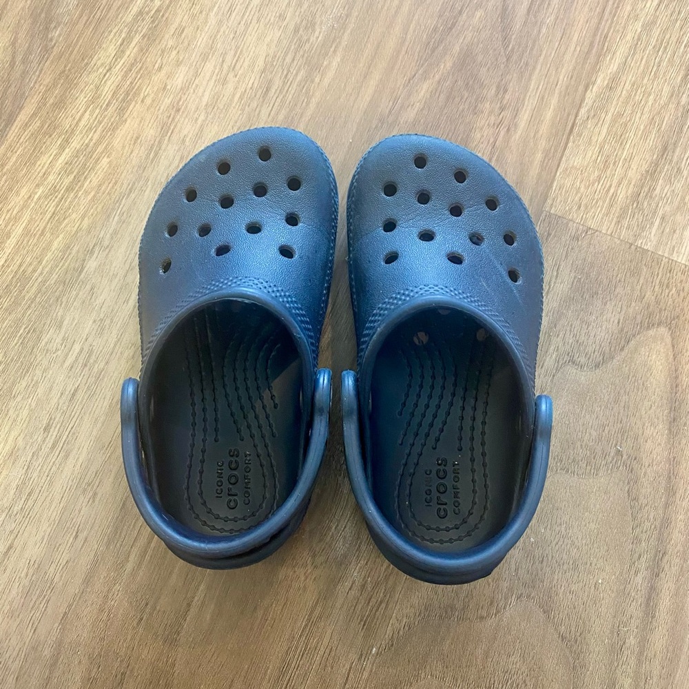 Crocs toddler size 8 navy
